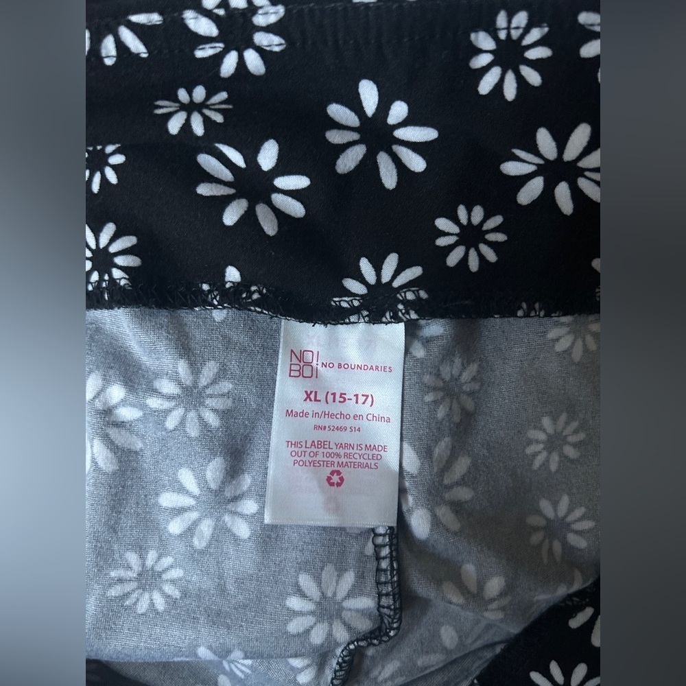 Women’s Flared Leggings Black and white flower print  XL - Picture 3 of 7